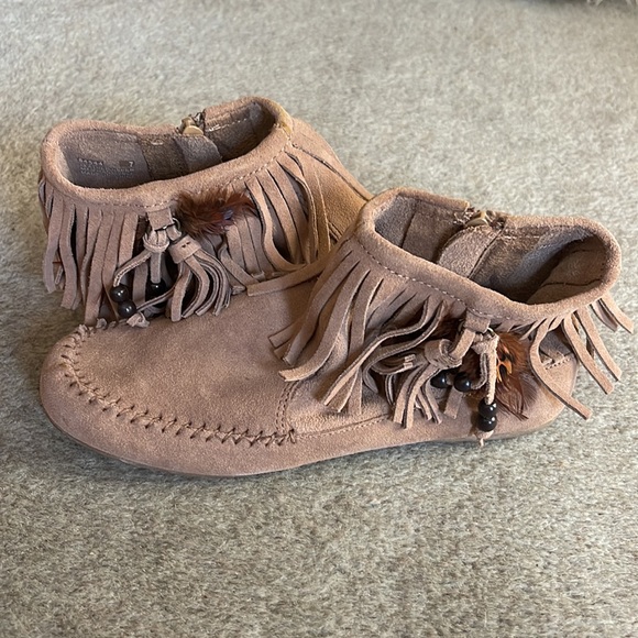 Minnetonka fringe ankle boots size 7 - Picture 3 of 9
